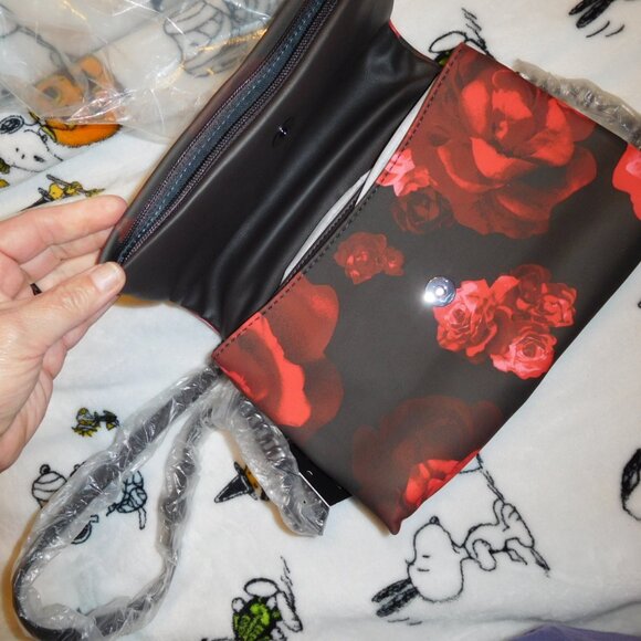 NWT SIMPLY VERA WANG GARRISON CROSSBODY RED ROSE BLOSSOM - Picture 6 of 15